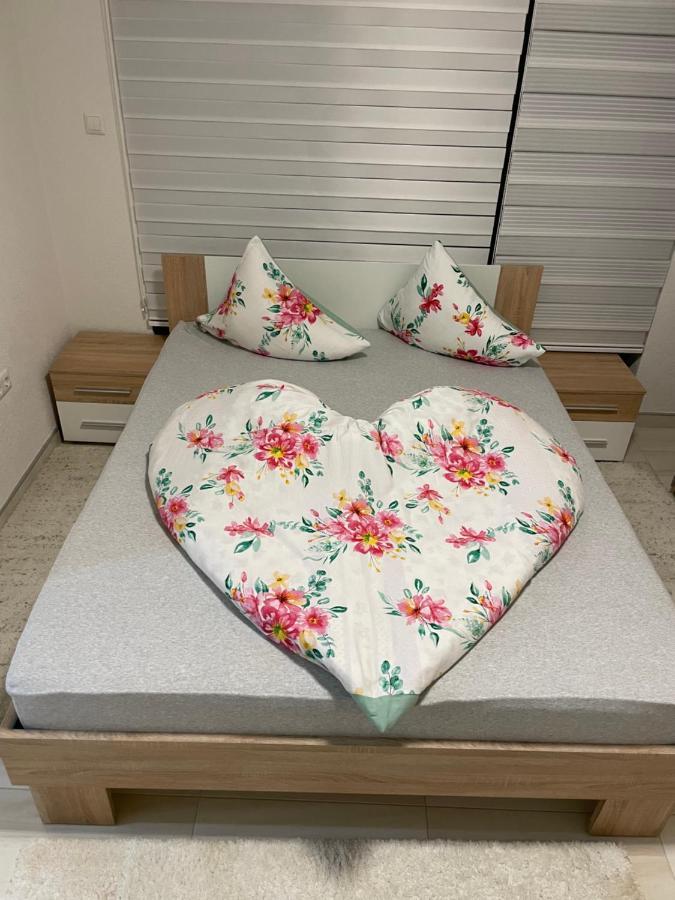 Apartman Cuprija Cazin Exteriör bild